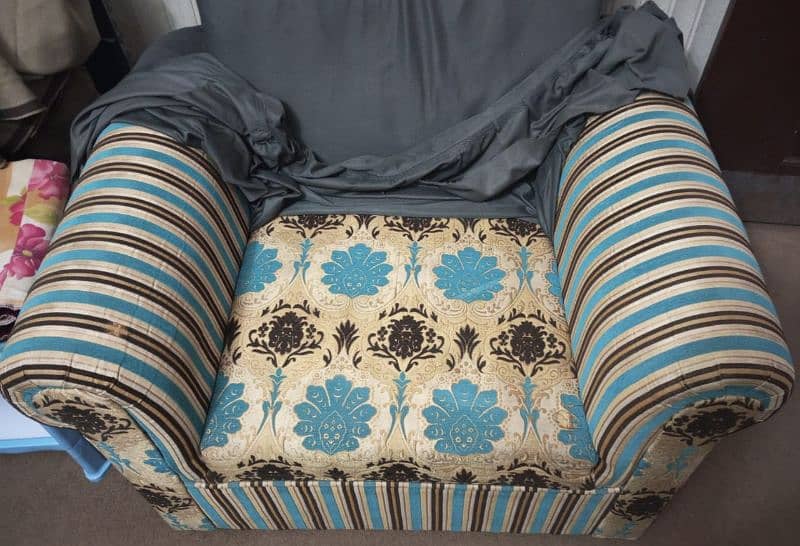 Single 2 seater sofa almost new 0