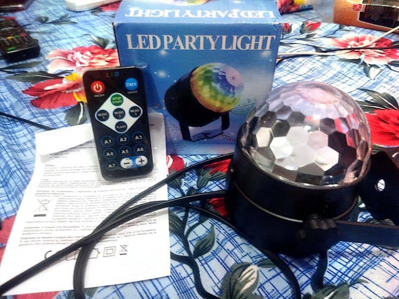 7 Colors DJ Disco Ball Lumiere 3W Sound Activated Laser Projecto 9