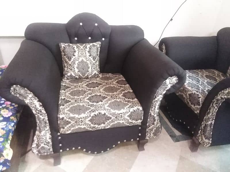 excellent condition of 7 seaters sofa set 1