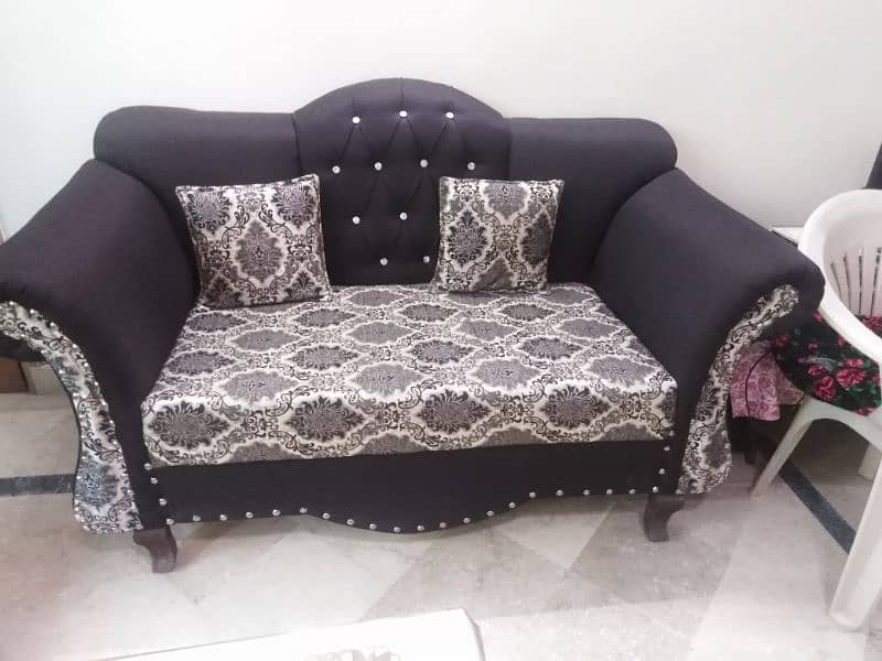 excellent condition of 7 seaters sofa set 2