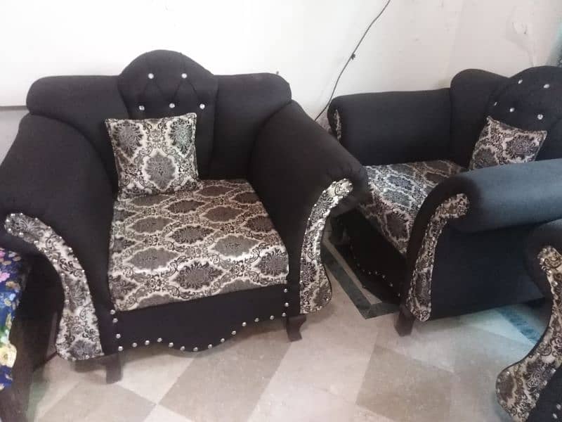 excellent condition of 7 seaters sofa set 6