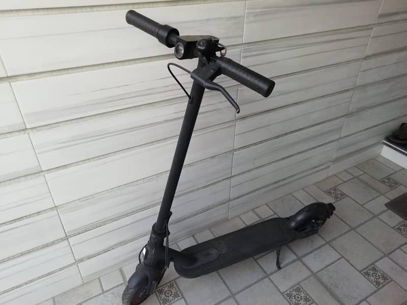 rechargeable Electric scooter . 3