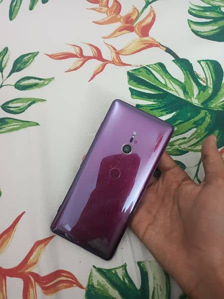 sony xz3 4/64 urgent with 2 wireless charger 1