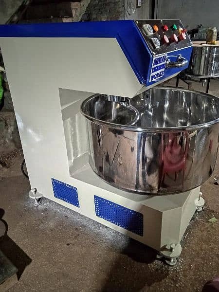 Dough Mixer Machine /Spiral Mixture/ Pizza Dough Machine /Mava Machine 1