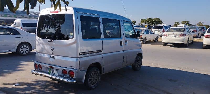 nissan clipper with 8 seats 1