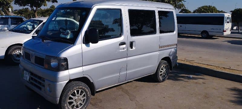 nissan clipper with 8 seats 9