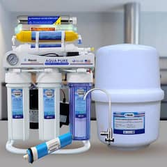 crystalline water engineer Ro service for filtration and laboratory.