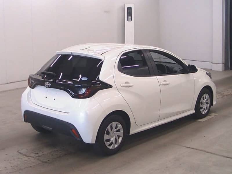 Toyota yaris hatchback 3