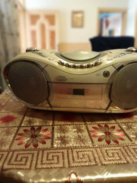 portable CD and radio cassette player 4