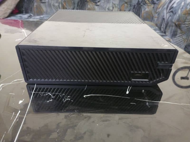 Xbox one console with wire controller 03216605001 1