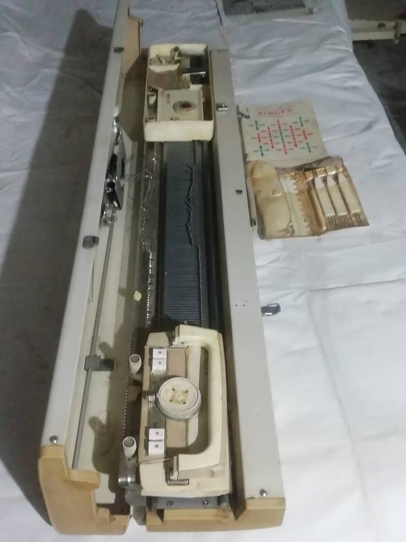 Vintage Singer Knitting Machine. 1