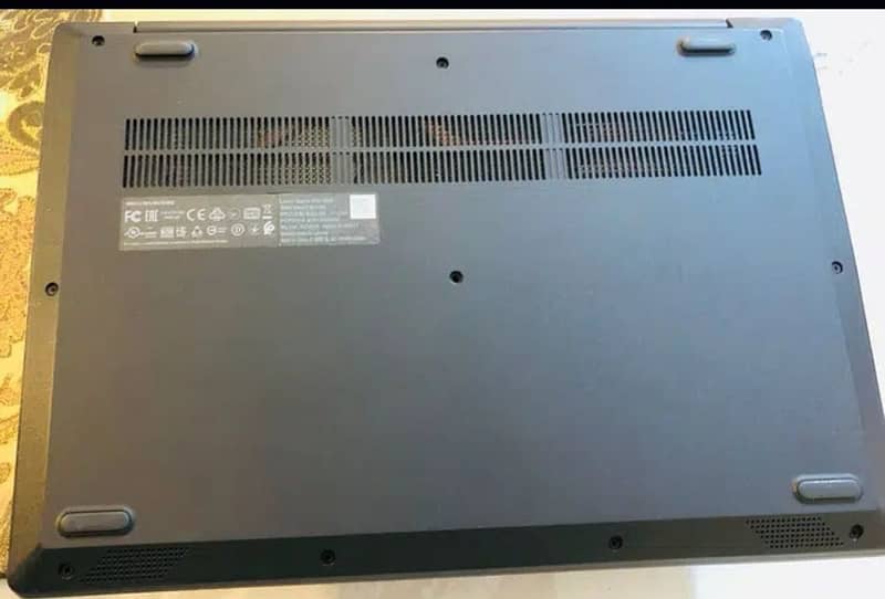 15.6" Lenovo IdeaPad S145  - 500 GB HDD - 4GB 3