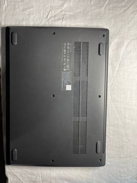 15.6" Lenovo IdeaPad S145  - 500 GB HDD - 4GB 4