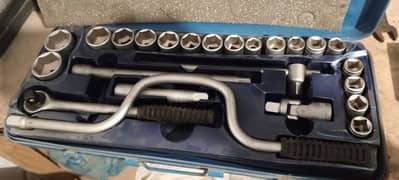 DEHCO W GERMANY RATCHET & SOCKET SET