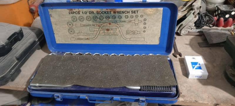 DEHCO W GERMANY RATCHET & SOCKET SET 7