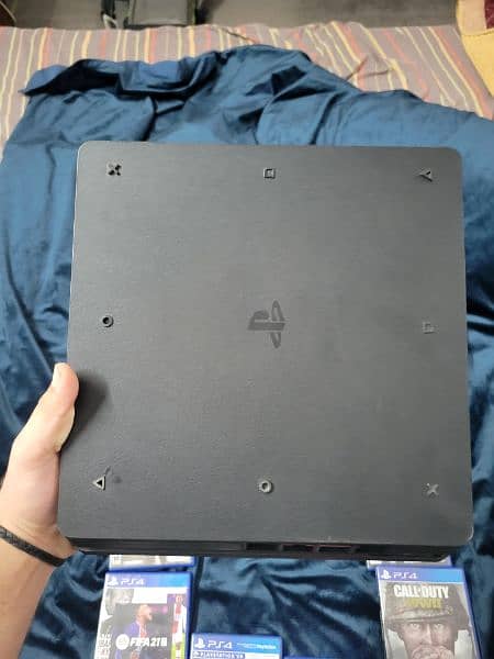 PS4 Slim 1TB + Sony HeadSets and 8 games + PS4 camera 3
