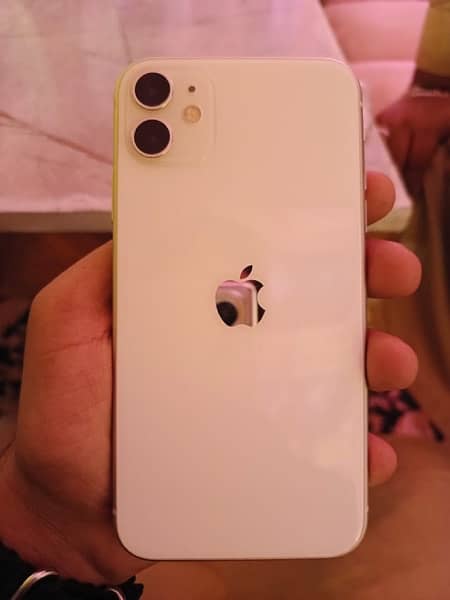 Iphone 11 64gb white Jv 4 month sim time 2