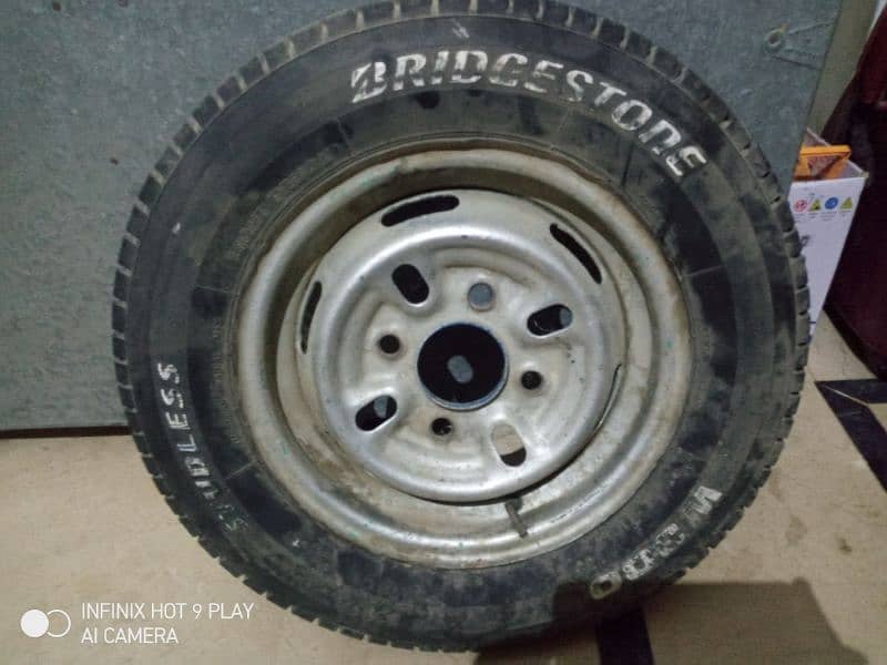 2 new tubeless tire with original stapny 3