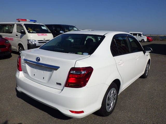 Toyota Axio 2020 White 4.5 Grade for Sale 2