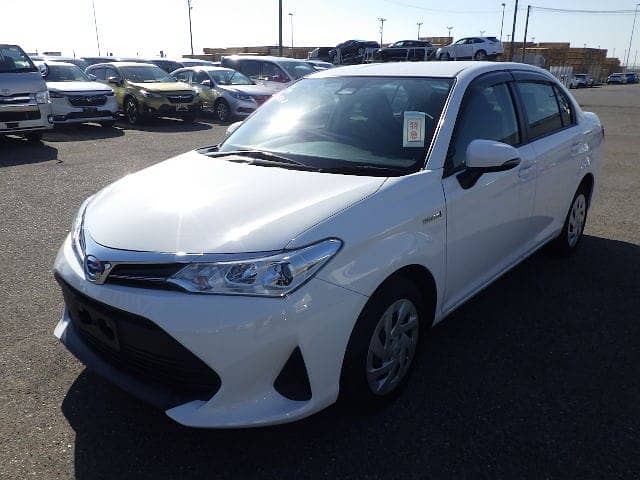 Toyota Axio 2020 White 4.5 Grade for Sale 3