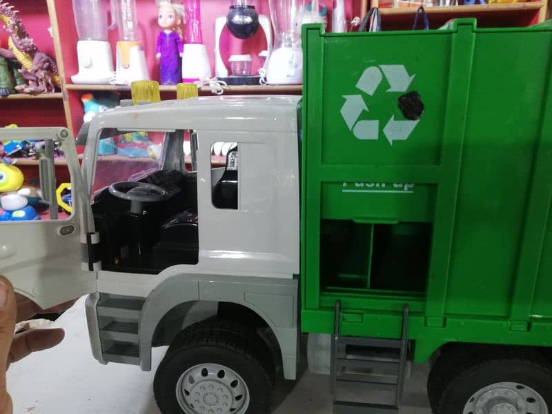 Imported Green Gargabe truck 4