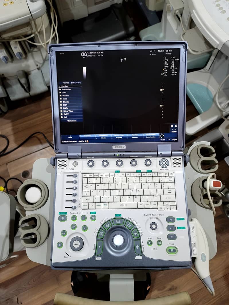 Ultrasound/LOGIQ e/ Ultrasound/machine 3
