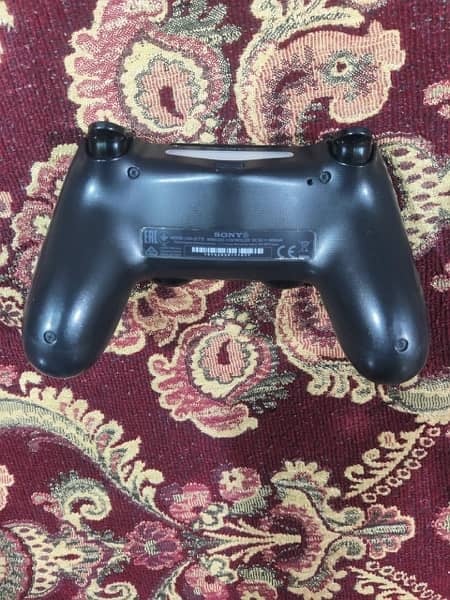 Playstation 4 (1tb) with 4 games 9