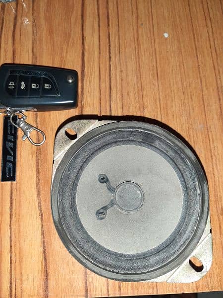 Toyota corolla 84 to 86 model speaker 0