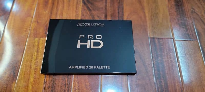 Revolution Pro HD Amplified Eyeshadow Palette 0