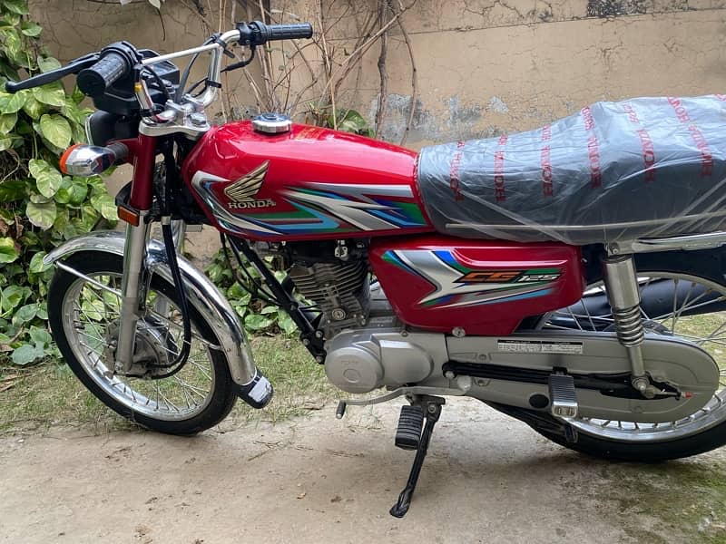Honda 125CC Red Color Brand New Unregistered 5kms 3