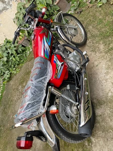Honda 125CC Red Color Brand New Unregistered 5kms 7