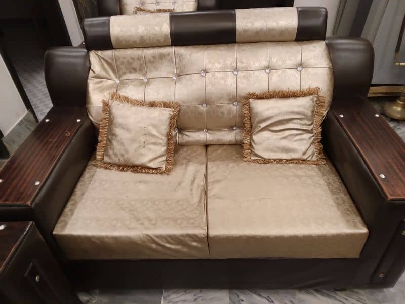 used sofa in excellent condition 3