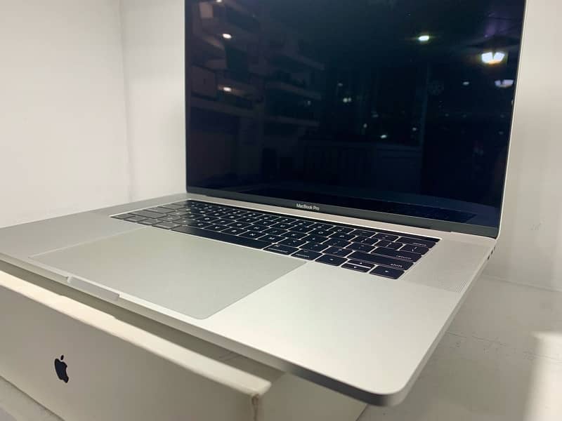 Macbook Pro 2019 || Core I9 || 16/512 Touchbar 4