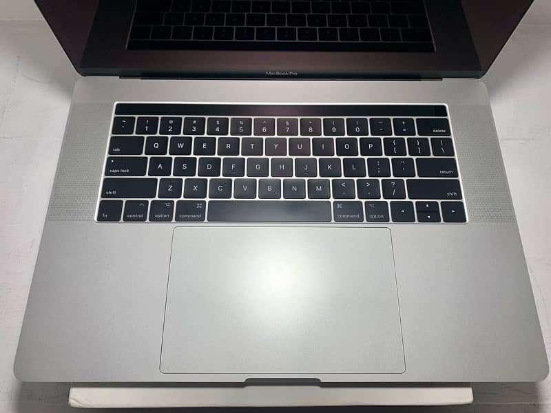 Macbook Pro 2019 || Core I9 || 16/512 Touchbar 6