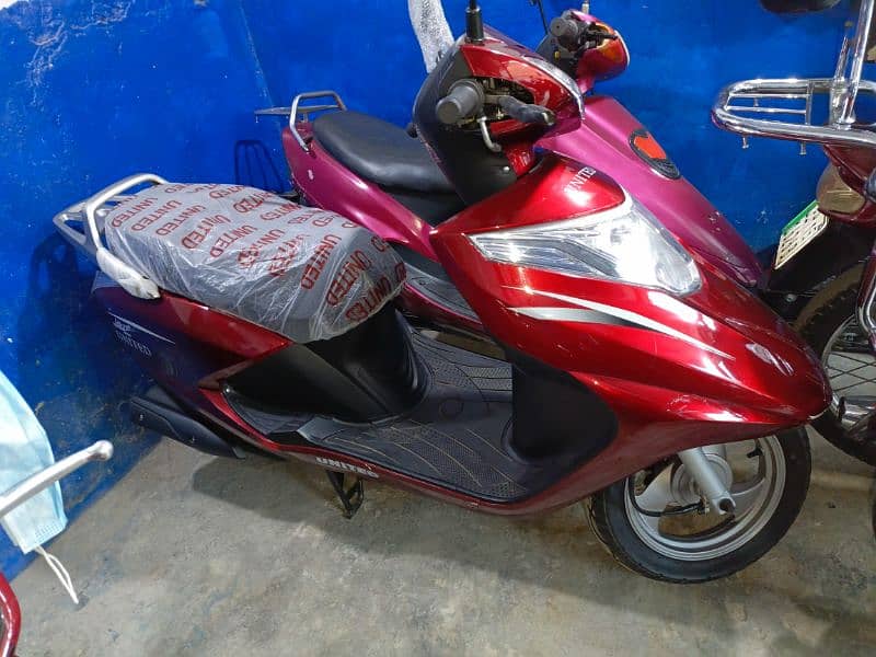 united 100cc scooty available contact at 03004142432 5