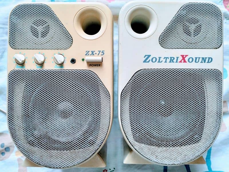 2+2=4 MULTIMEDIA SPEAKERS 0