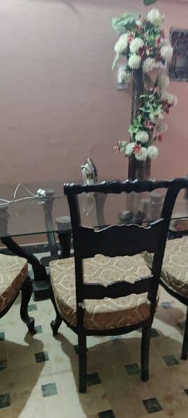 6 seat dining table with very good condition plzz only call 3