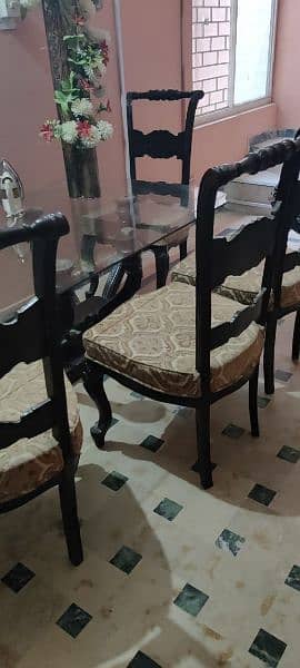 6 seat dining table with very good condition plzz only call 4