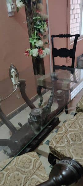 6 seat dining table with very good condition plzz only call 6