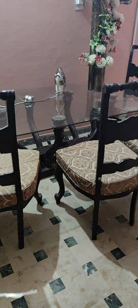 6 seat dining table with very good condition plzz only call 8