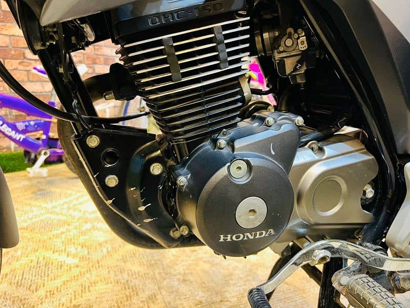 Honda CB 150F SE 4