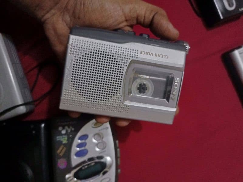 Sony Walkman With FM/AM Radio 4