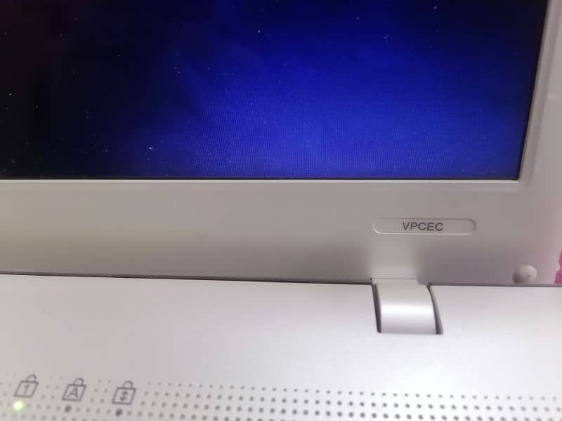 Sony vio, 17 inch screen laptop, 6 gb ram, 128 gb ssd 3