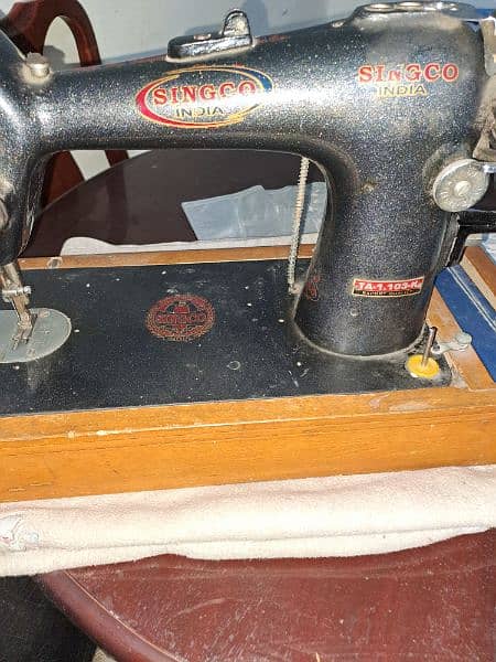 indian sewing machine very good condition 1
