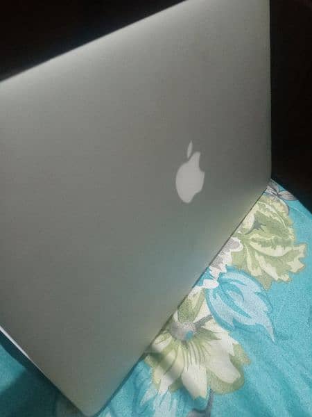 MacBook pro 2015 model 1