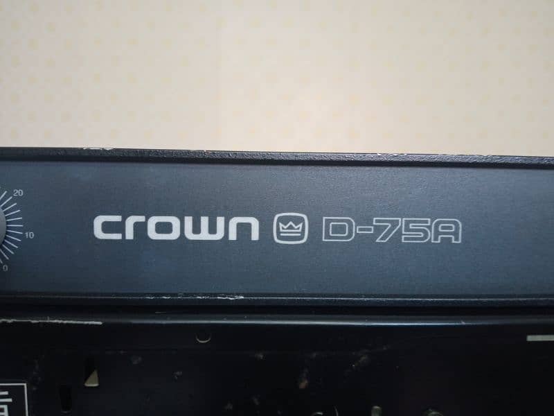 Crown  Amplifier 0