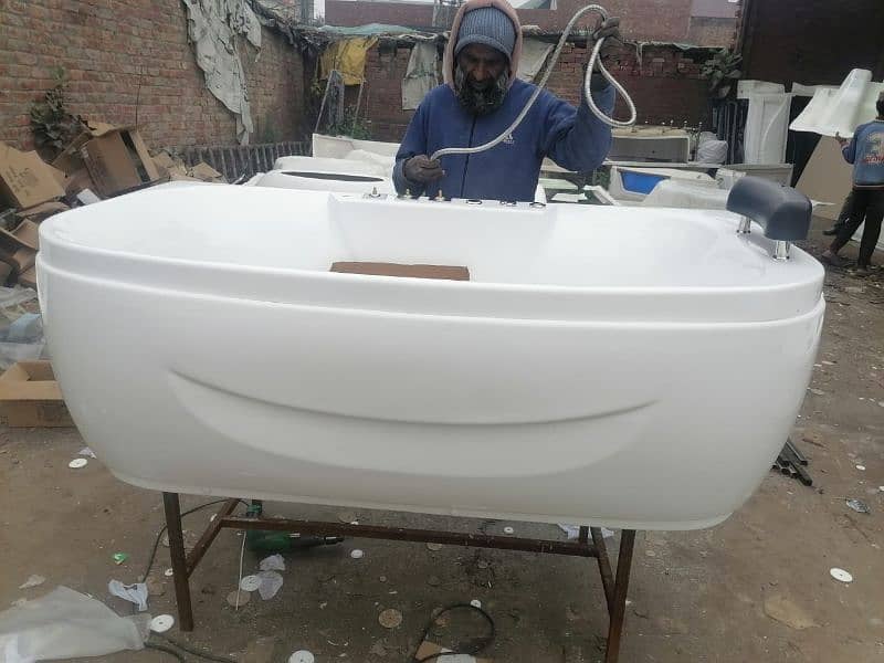 freestanding bathtubs/shower trays /jacuzzi and PVC vanities for sale 3