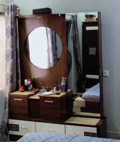 dressing table for sale (only 2. . 5 years used) urgent sale 0