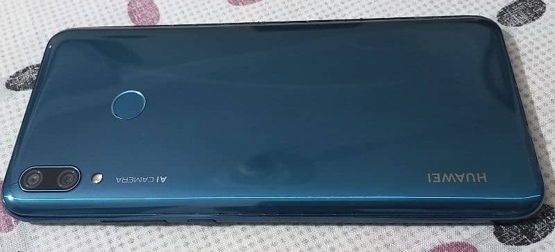 Huawei Y9 for sale. 2