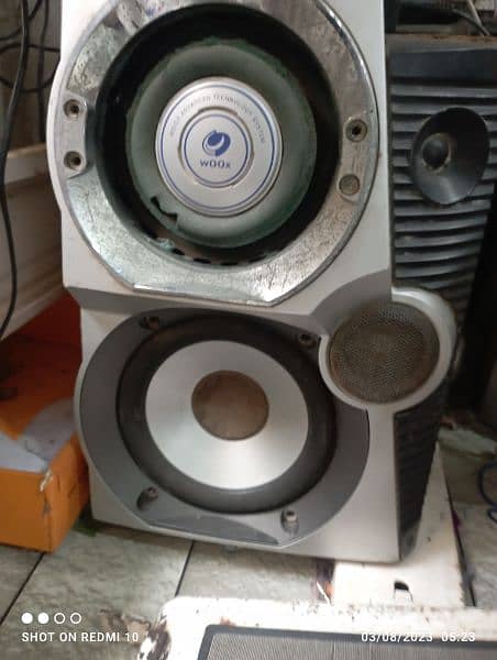 Phillips speaker pair. with. cartaype. bluetooth 3